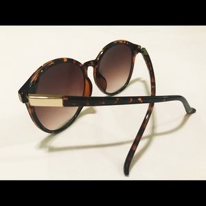 Sunglasses Oversized Round Lenses